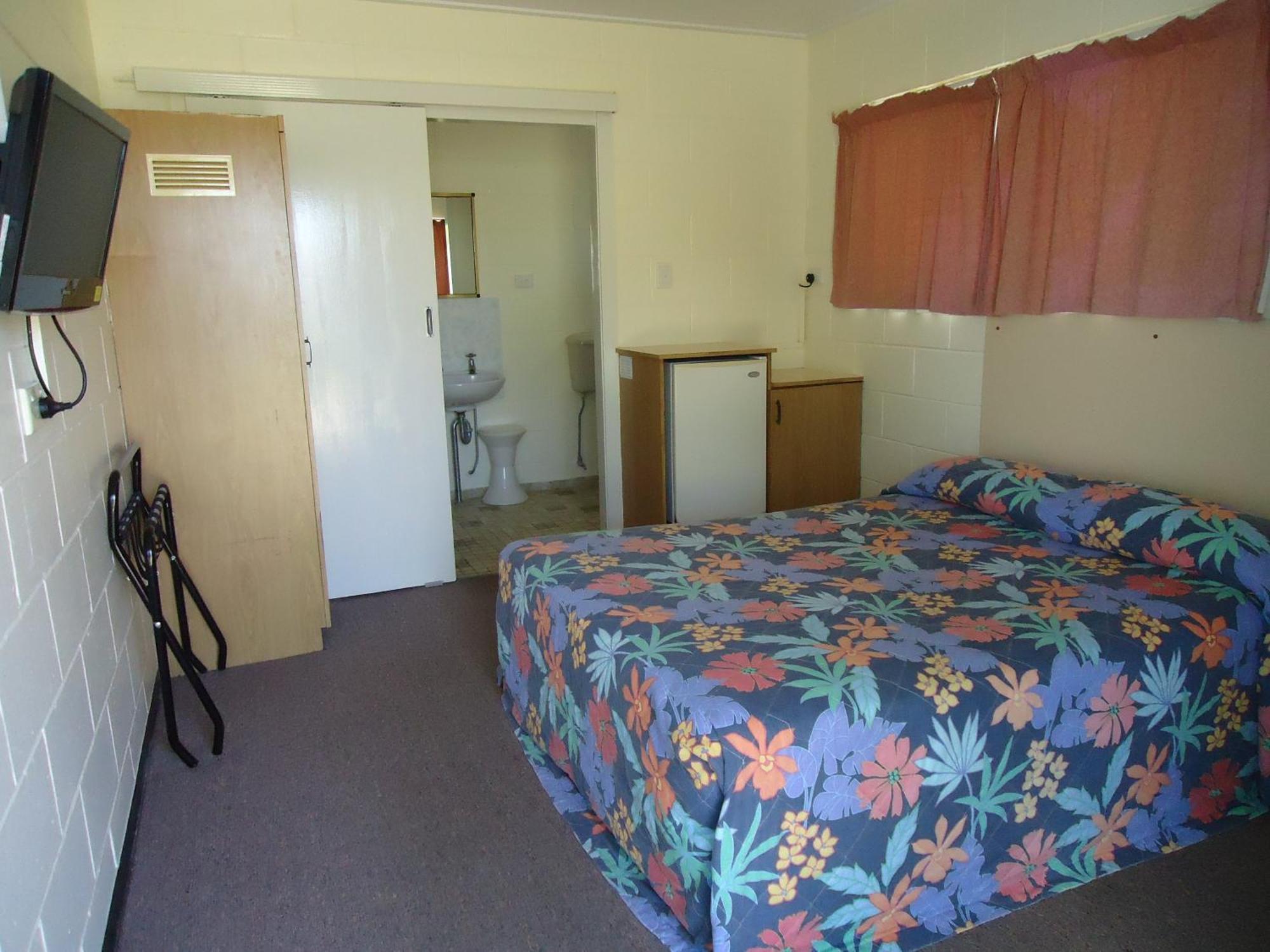 Moondarra Motel อินนิสเฟล ภายนอก รูปภาพ