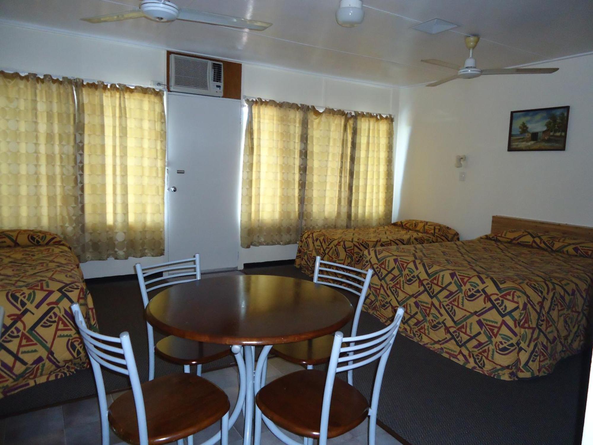 Moondarra Motel อินนิสเฟล ภายนอก รูปภาพ