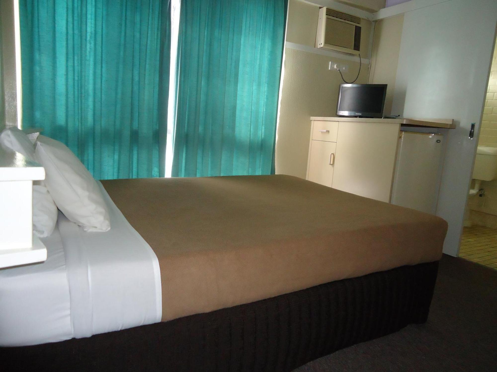 Moondarra Motel อินนิสเฟล ภายนอก รูปภาพ