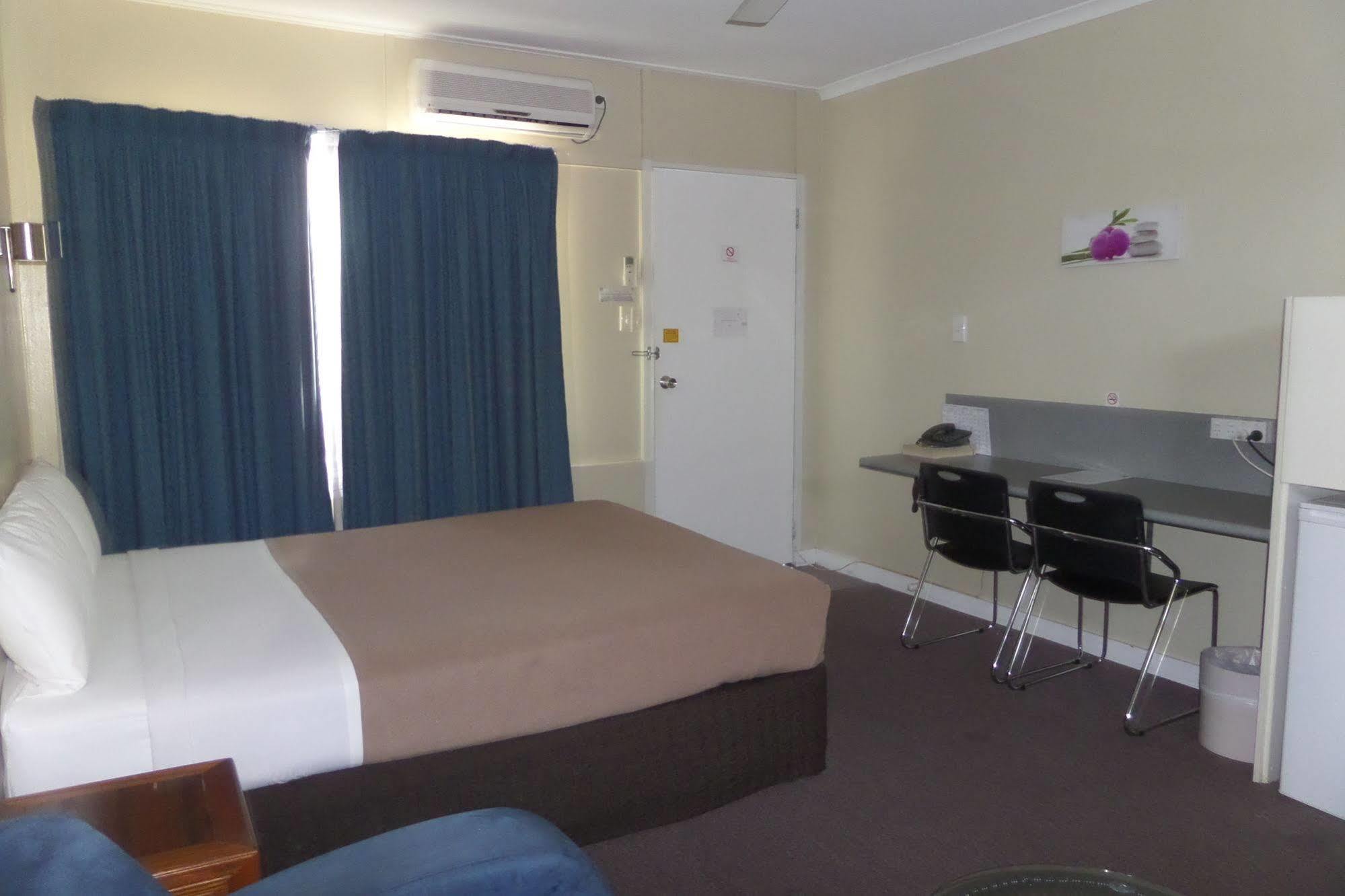 Moondarra Motel อินนิสเฟล ภายนอก รูปภาพ