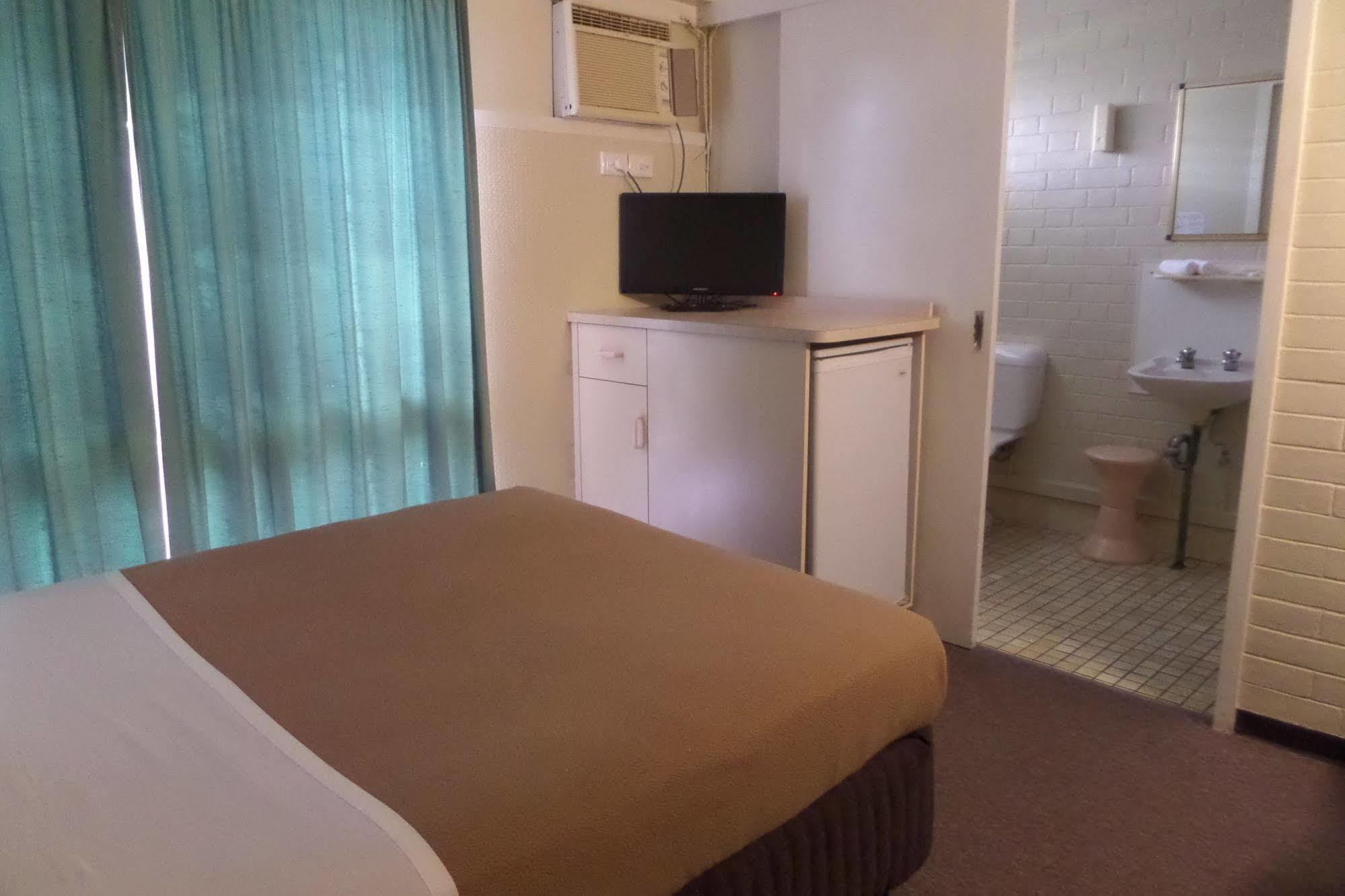 Moondarra Motel อินนิสเฟล ภายนอก รูปภาพ