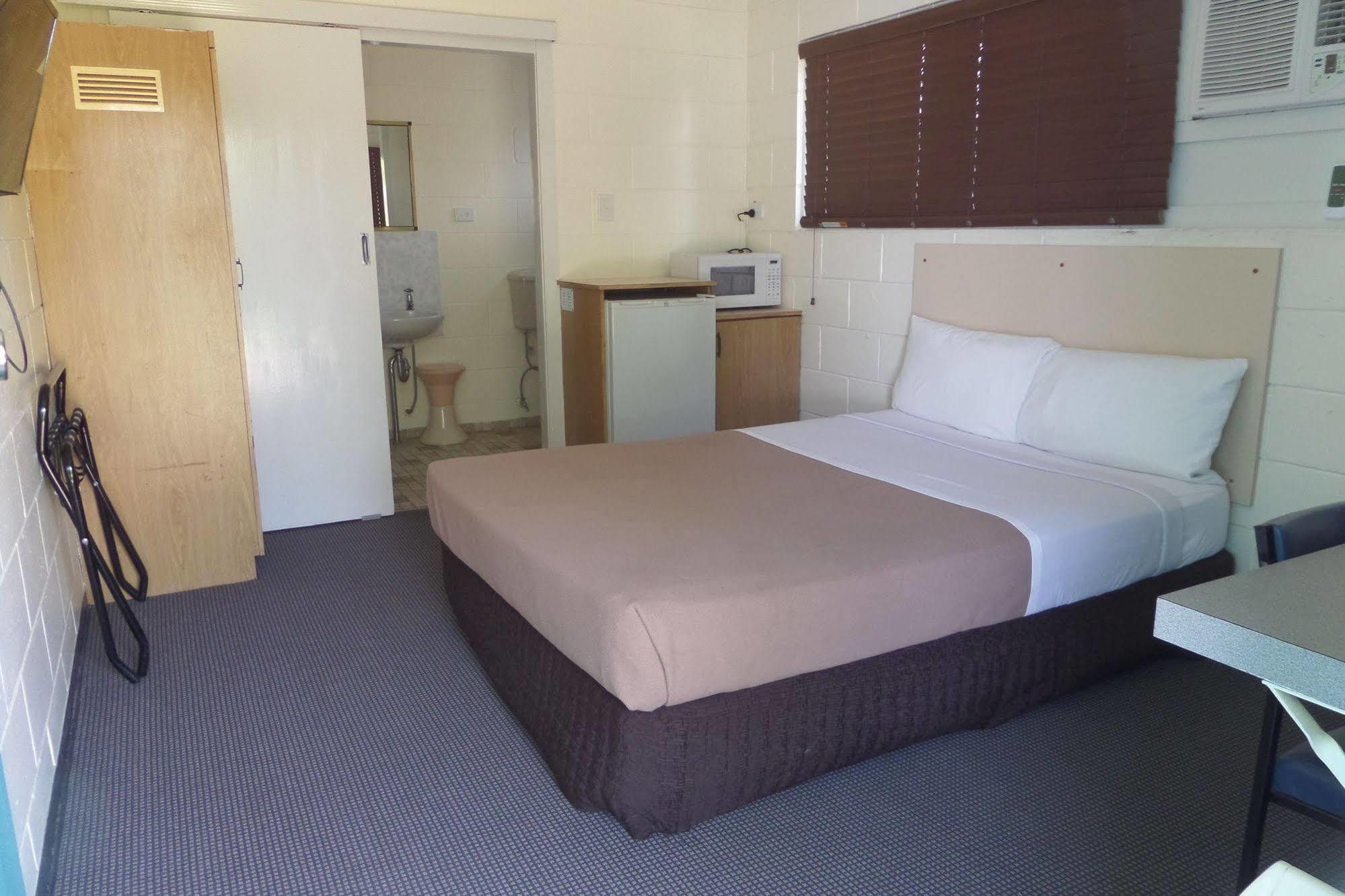 Moondarra Motel อินนิสเฟล ภายนอก รูปภาพ