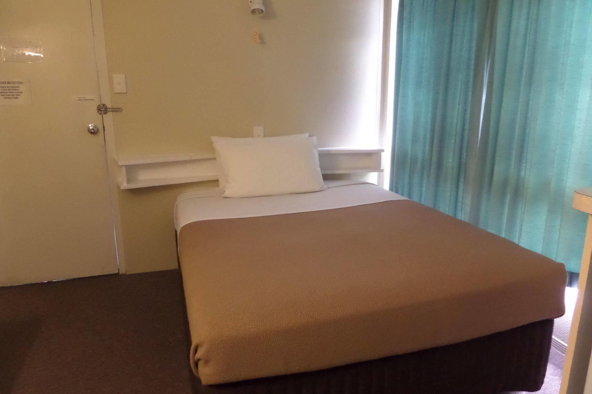Moondarra Motel อินนิสเฟล ภายนอก รูปภาพ