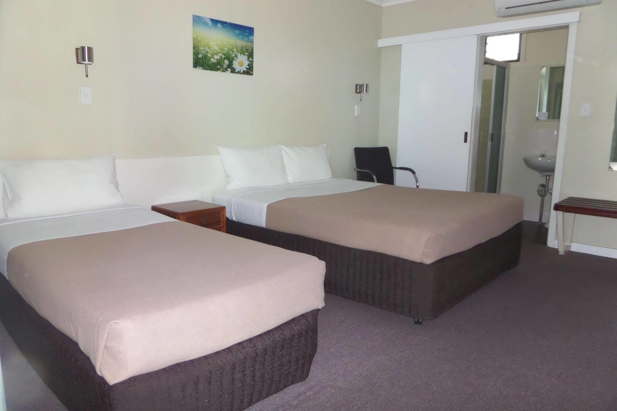 Moondarra Motel อินนิสเฟล ภายนอก รูปภาพ